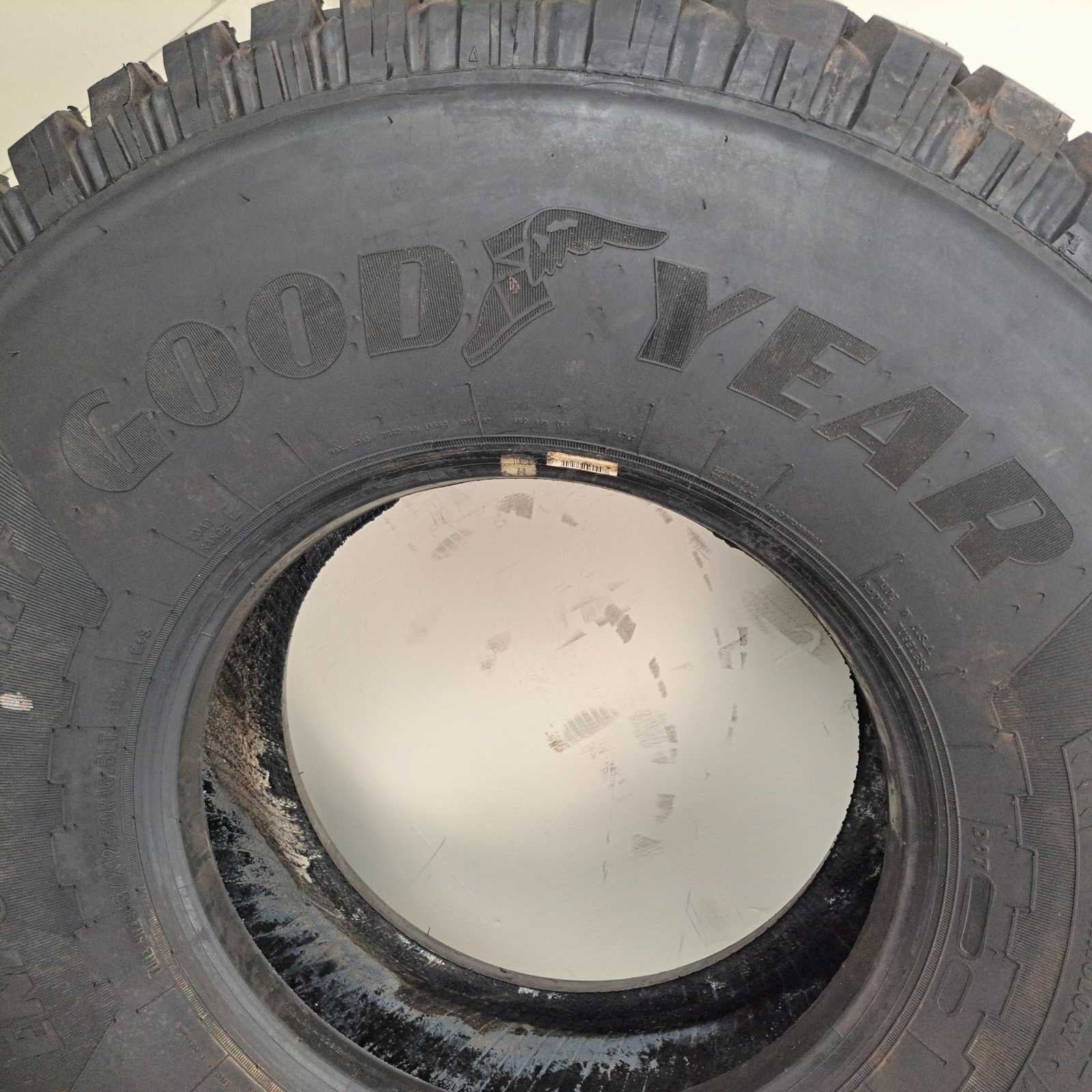 37X12.50R16.50 Goodyear Wrangler enforcer MT used