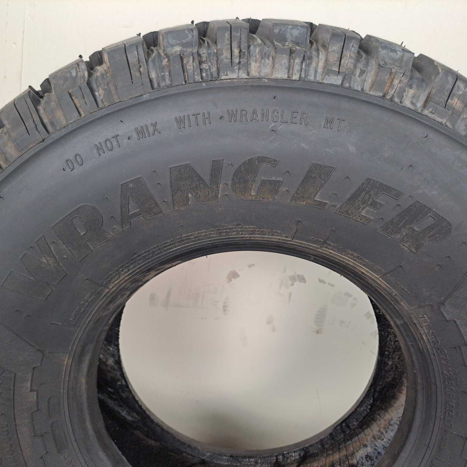 37X12.50R16.50 Goodyear Wrangler enforcer MT used