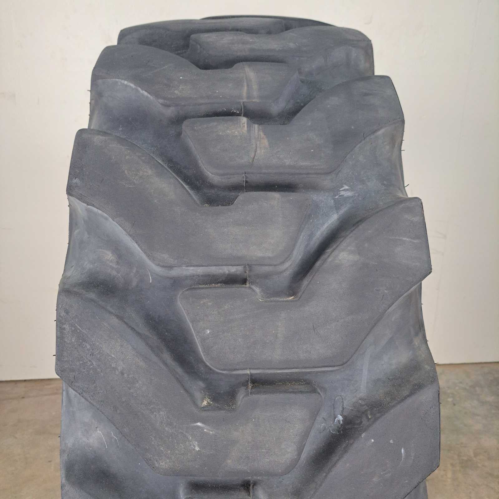 17.5-25 Firestone Super Ground Grip Used