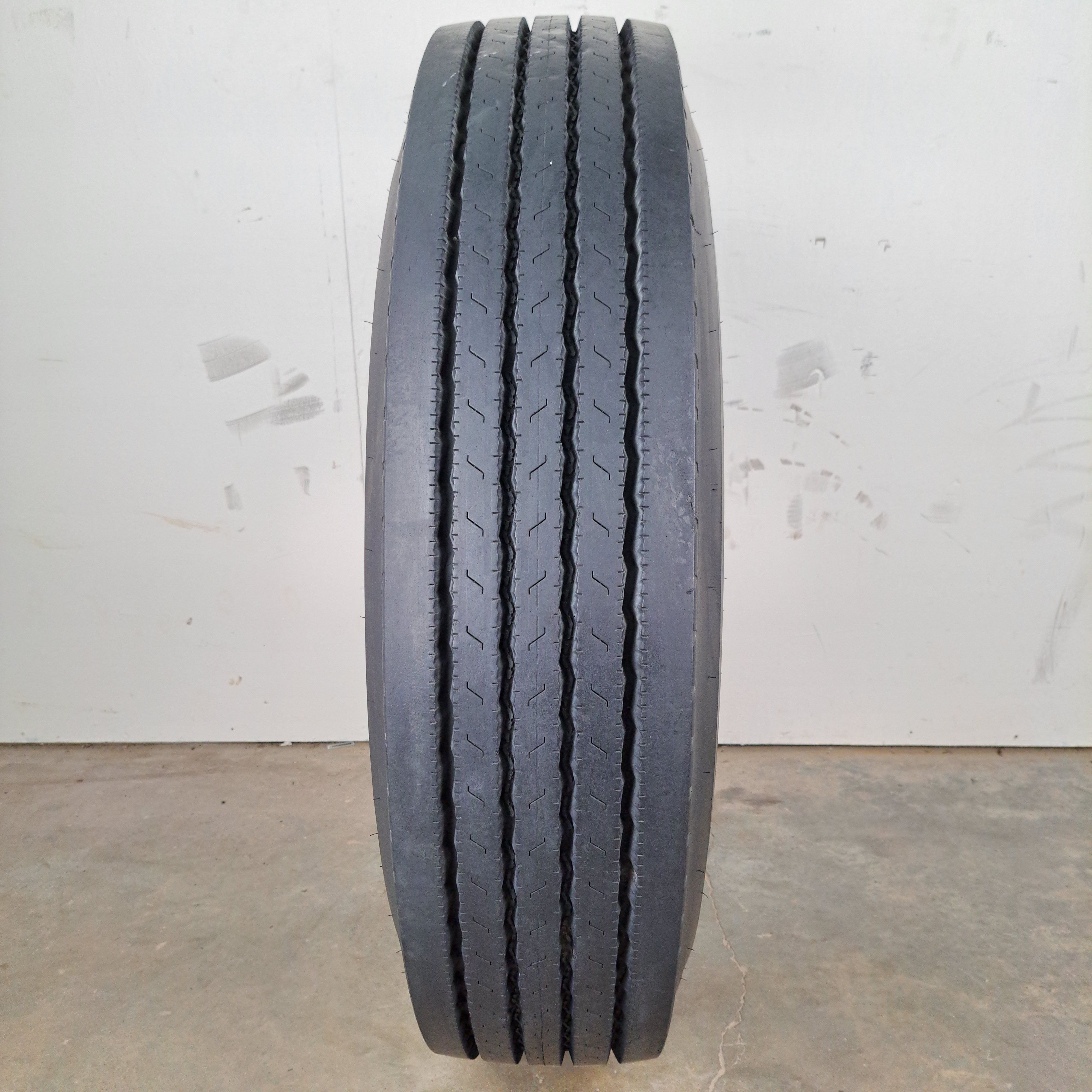 10R22.5 Dunlop SP348 Used