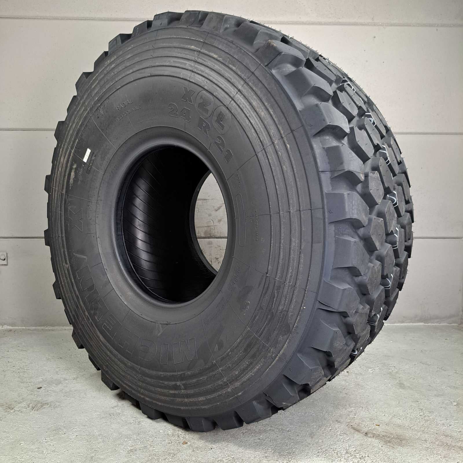 24R21 (605/70R21) Michelin XZL