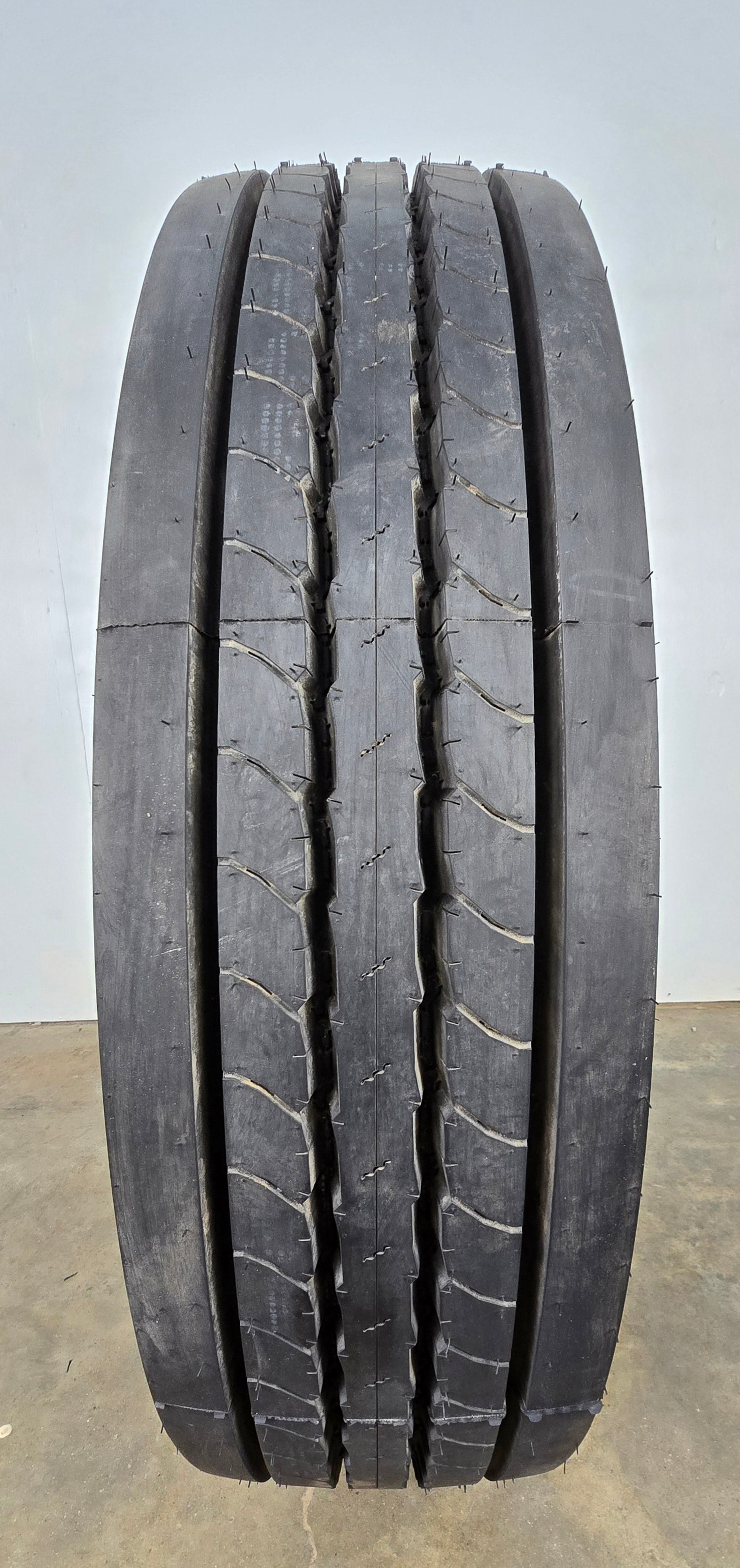 11R22.5 Goodyear G661 NEW