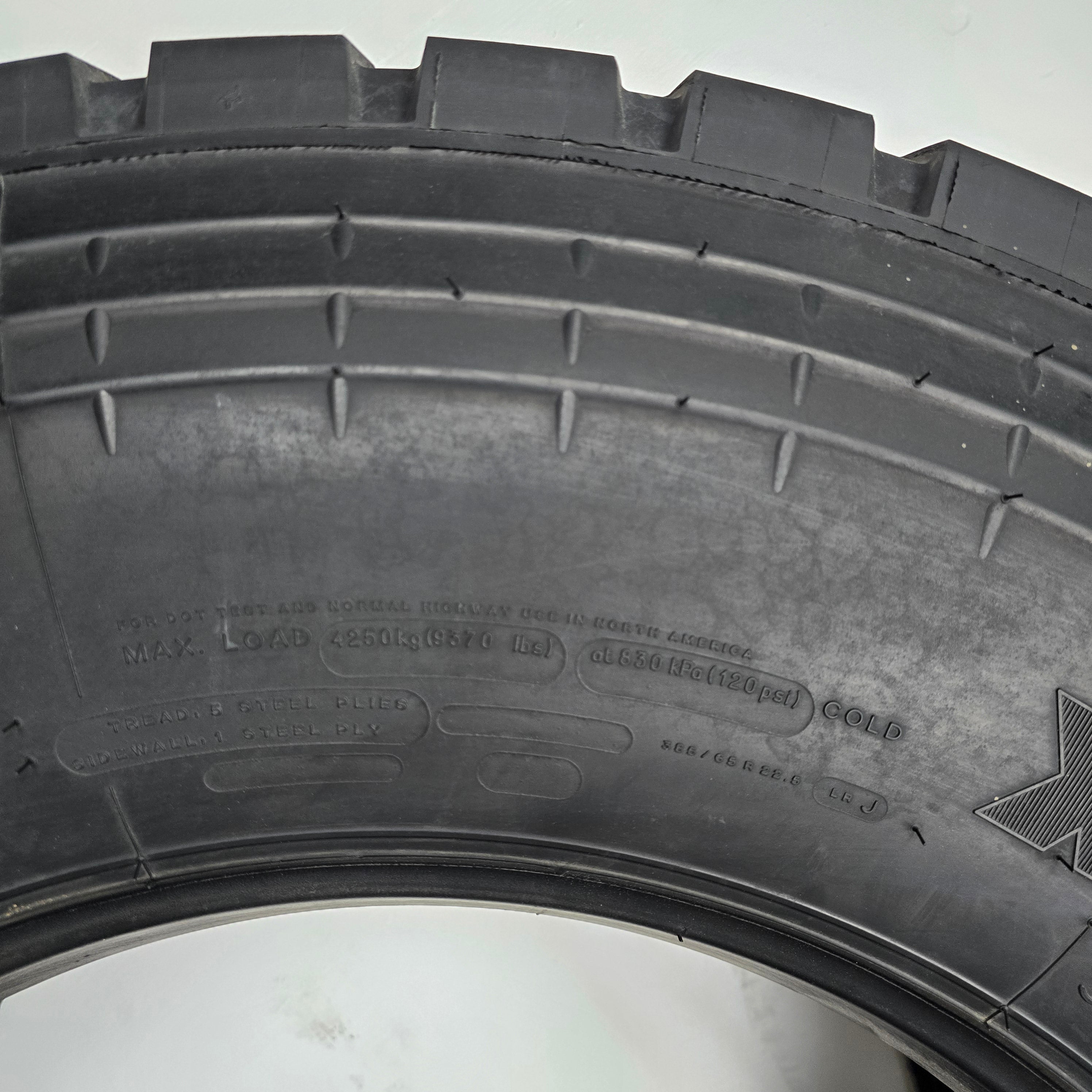 385/65R22.5 Michelin XZY3 Commercial Truck Tire Used