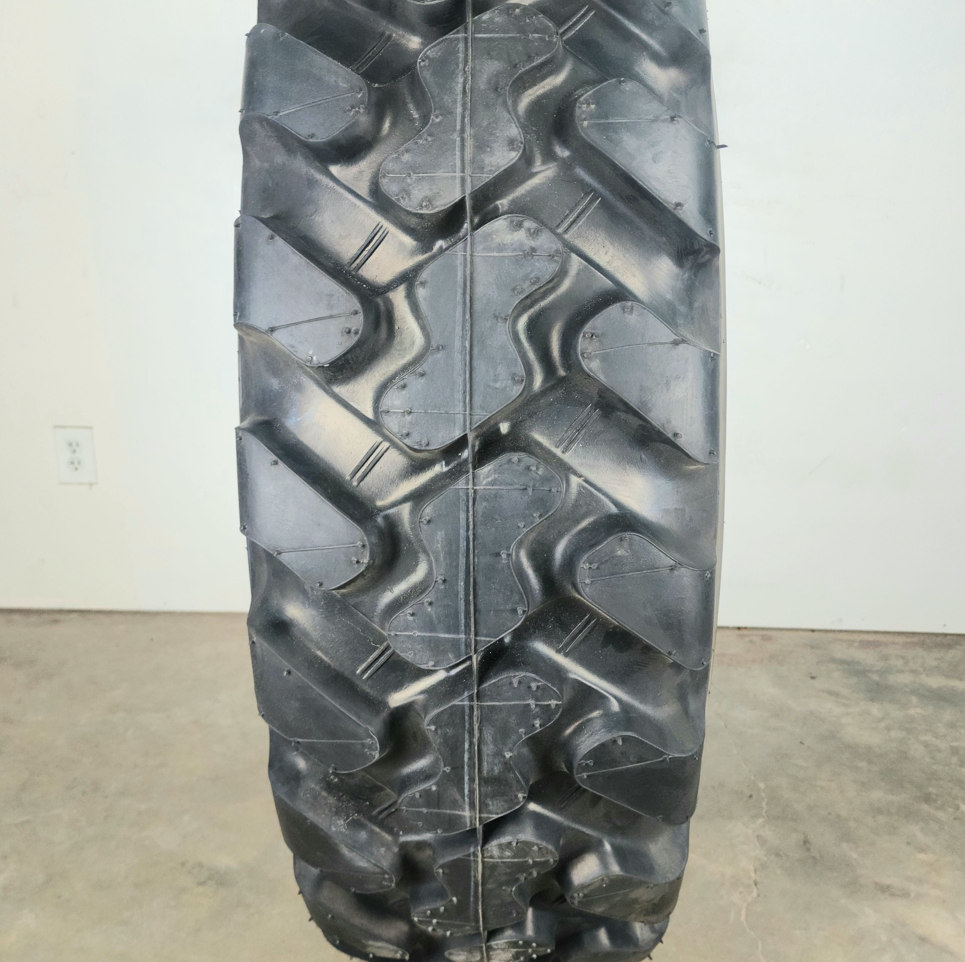 14.00R24 Bridgestone V-Steel Ultra Traction