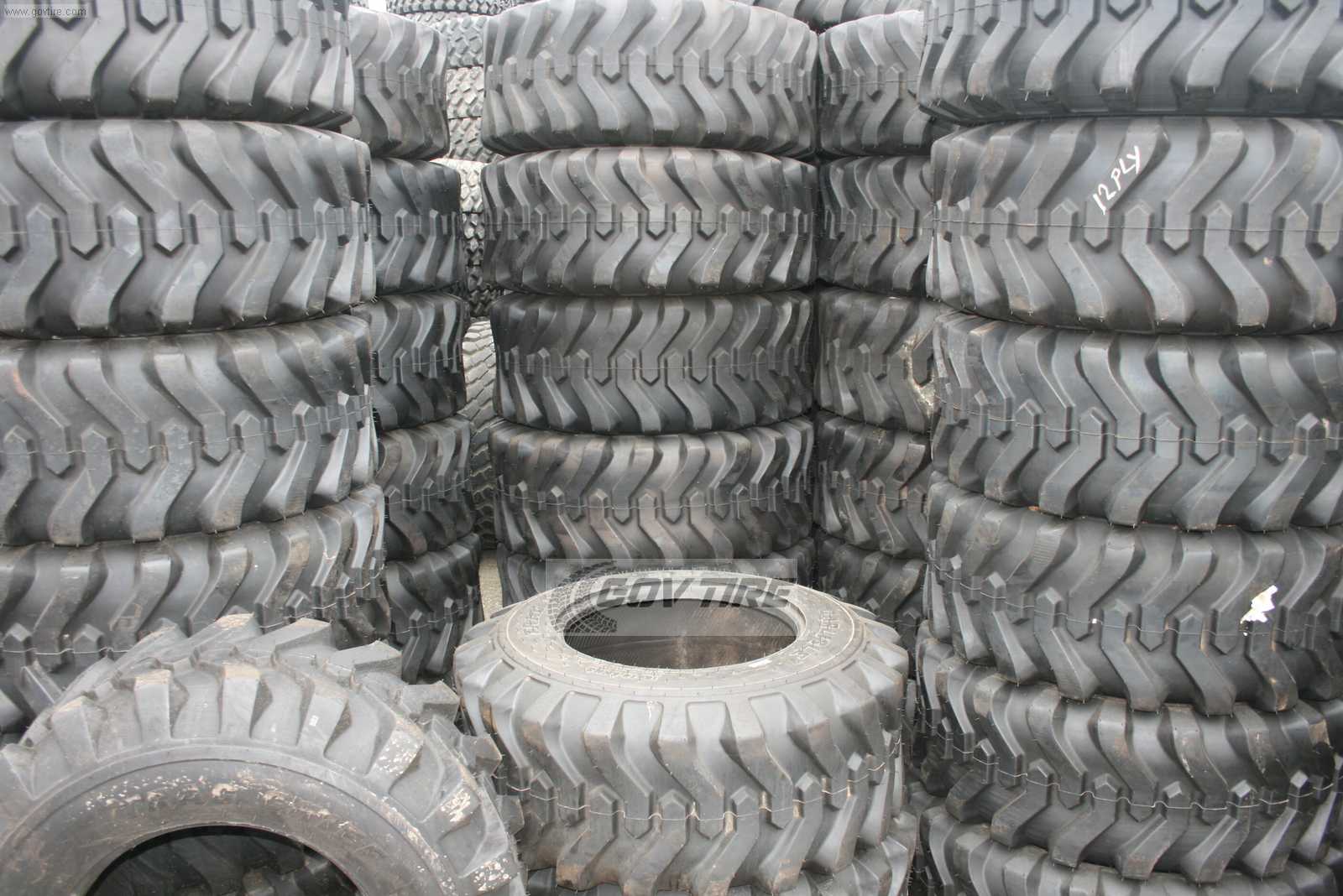 385/65-19.5 / 15-19.5 Carlisle Trac chief