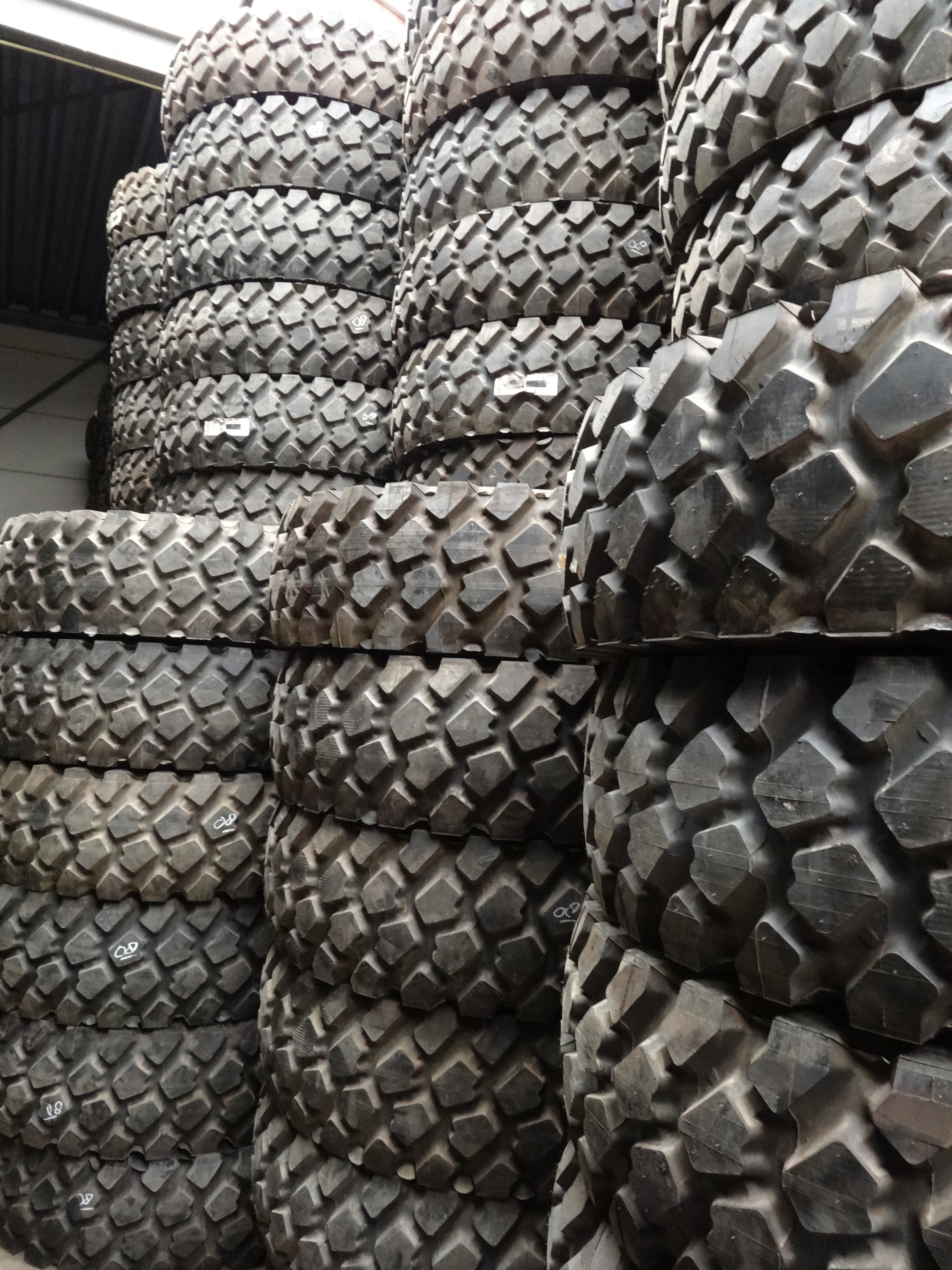 シェリル 14.00R20 Michelin XZL 164G/156J