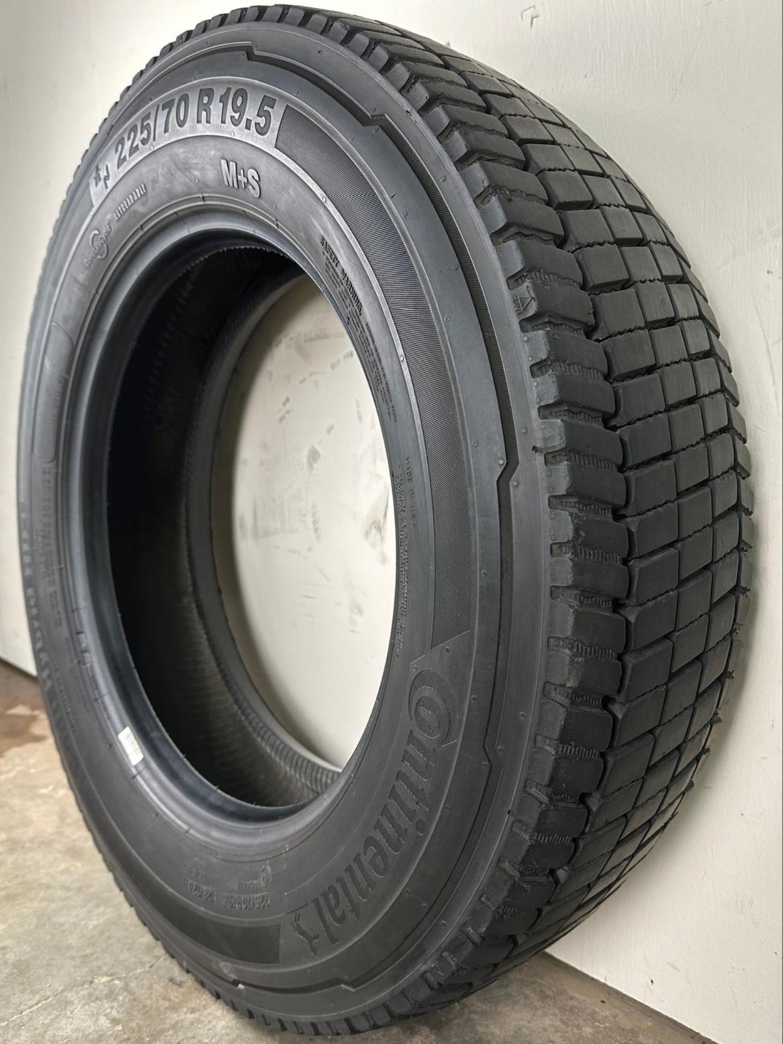 225/70R19.5 Continental Hybrid HD3 used