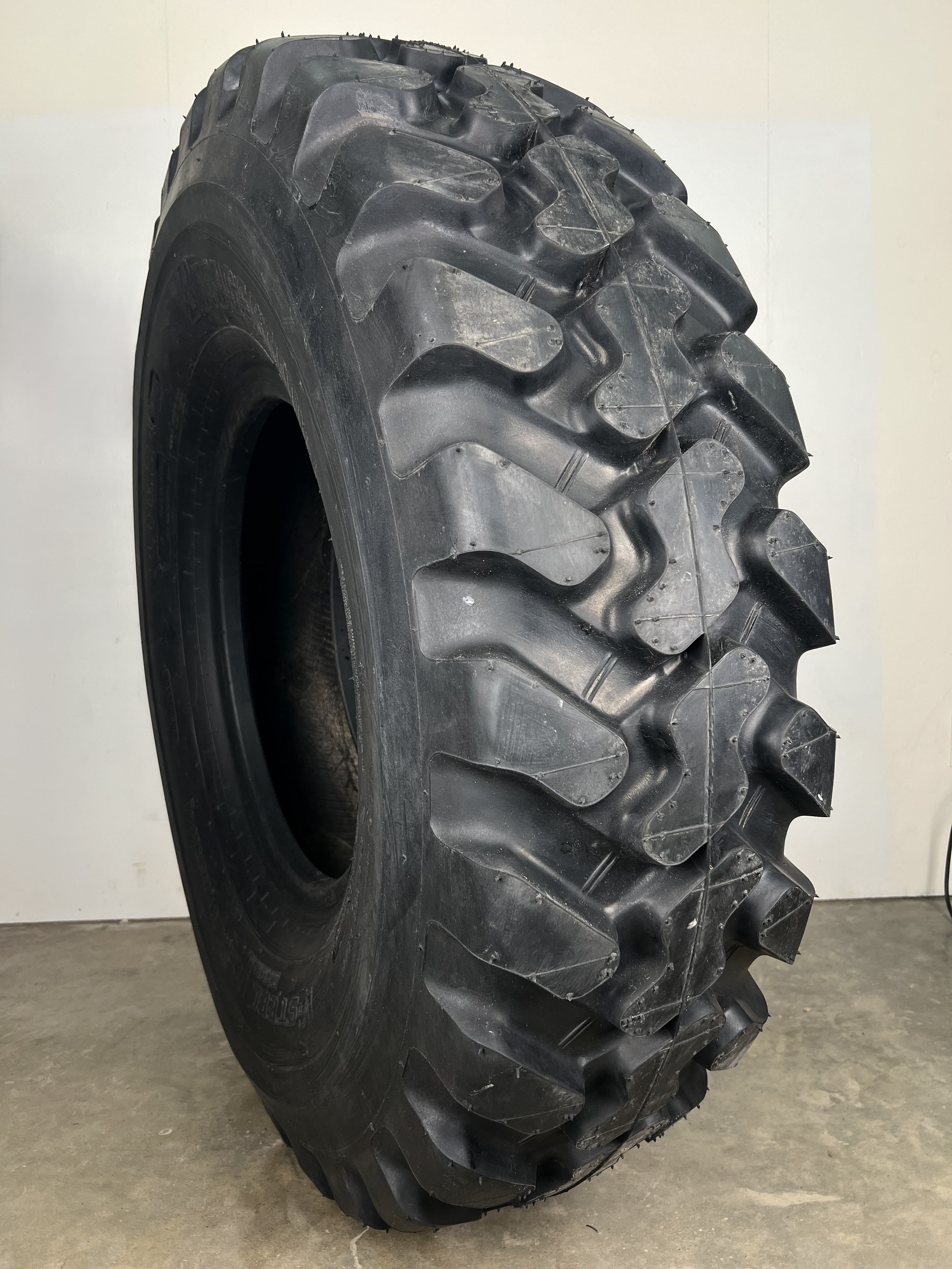 14.00R24 Bridgestone V-Steel Ultra Traction