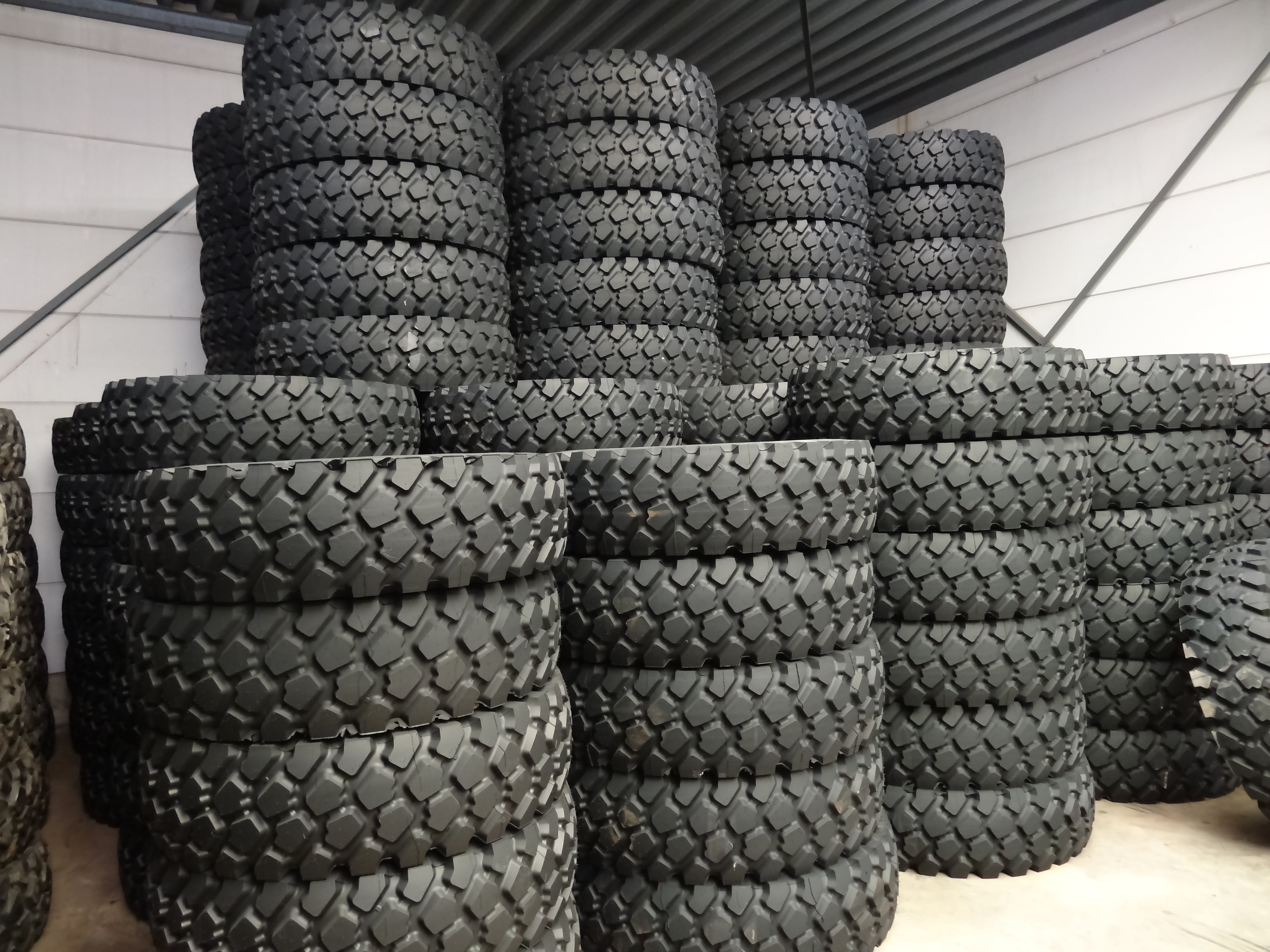 シェリル 14.00R20 Michelin XZL 164G/156J