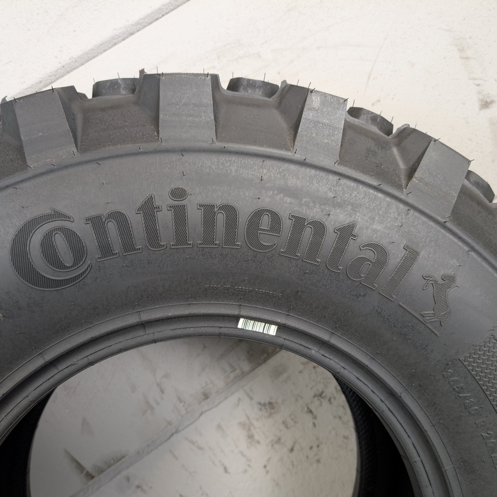 365/80R20 Continental MPT81 M+S